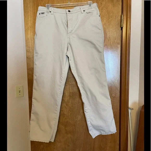 Lee - Picture 1 of 2